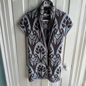 Capped-Sleeve  Cardigan Sweater in Light Blue and Brown